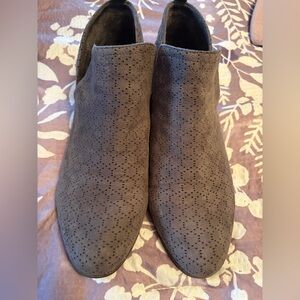 Women’s  suede like booties